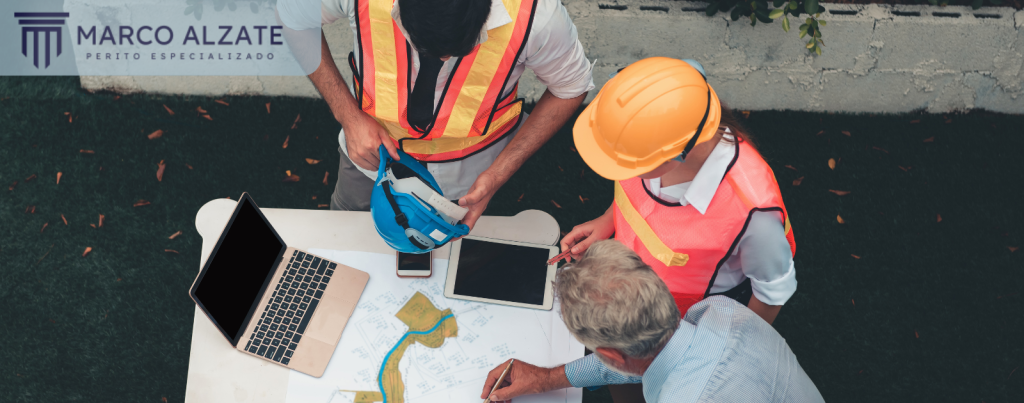 Los proyectos de infraestructura suelen tener múltiples frentes de trabajo, actividades simultáneas, restricciones técnicas, dependencias externas, interferencias y decisiones administrativas que pueden alterar la programación.